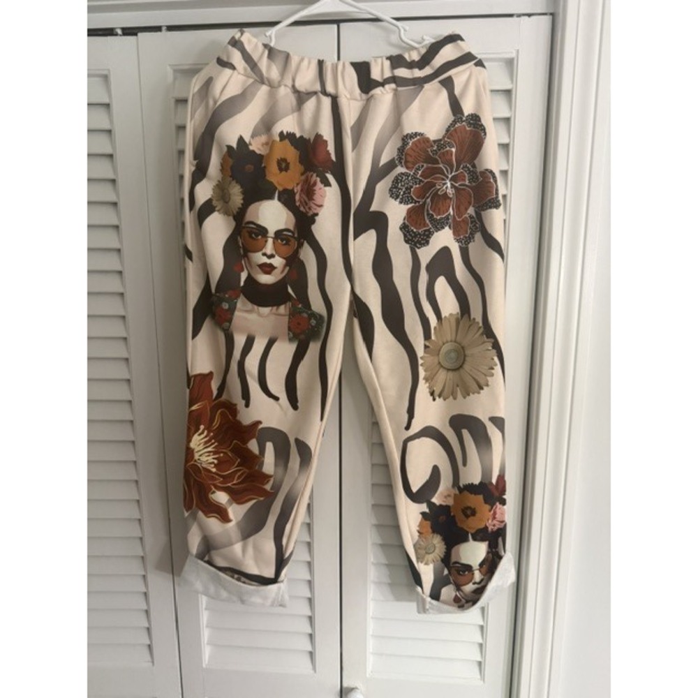 L522 Loowie Striped Floral Frida Printed Jogger Sweatpants One Size